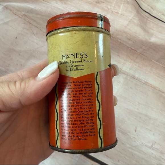 vintage McNess Allspice tin shaker with expired content - Picture 3 of 5
